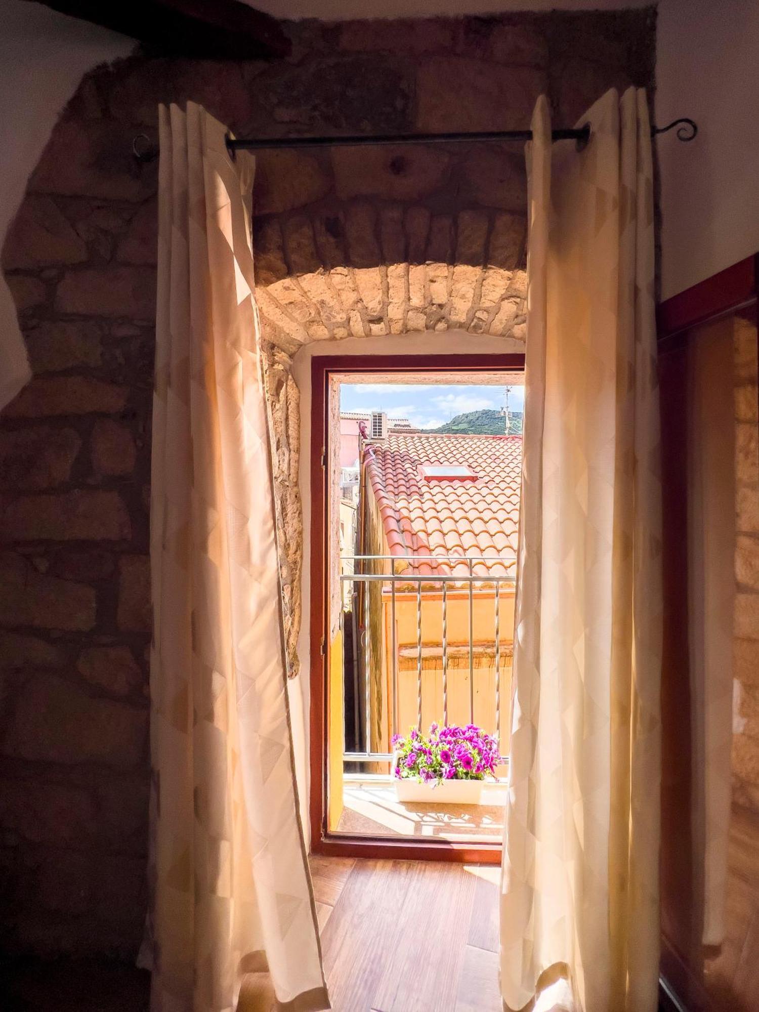 La Torre Del Pozzo Guest House Bosa Eksteriør bilde