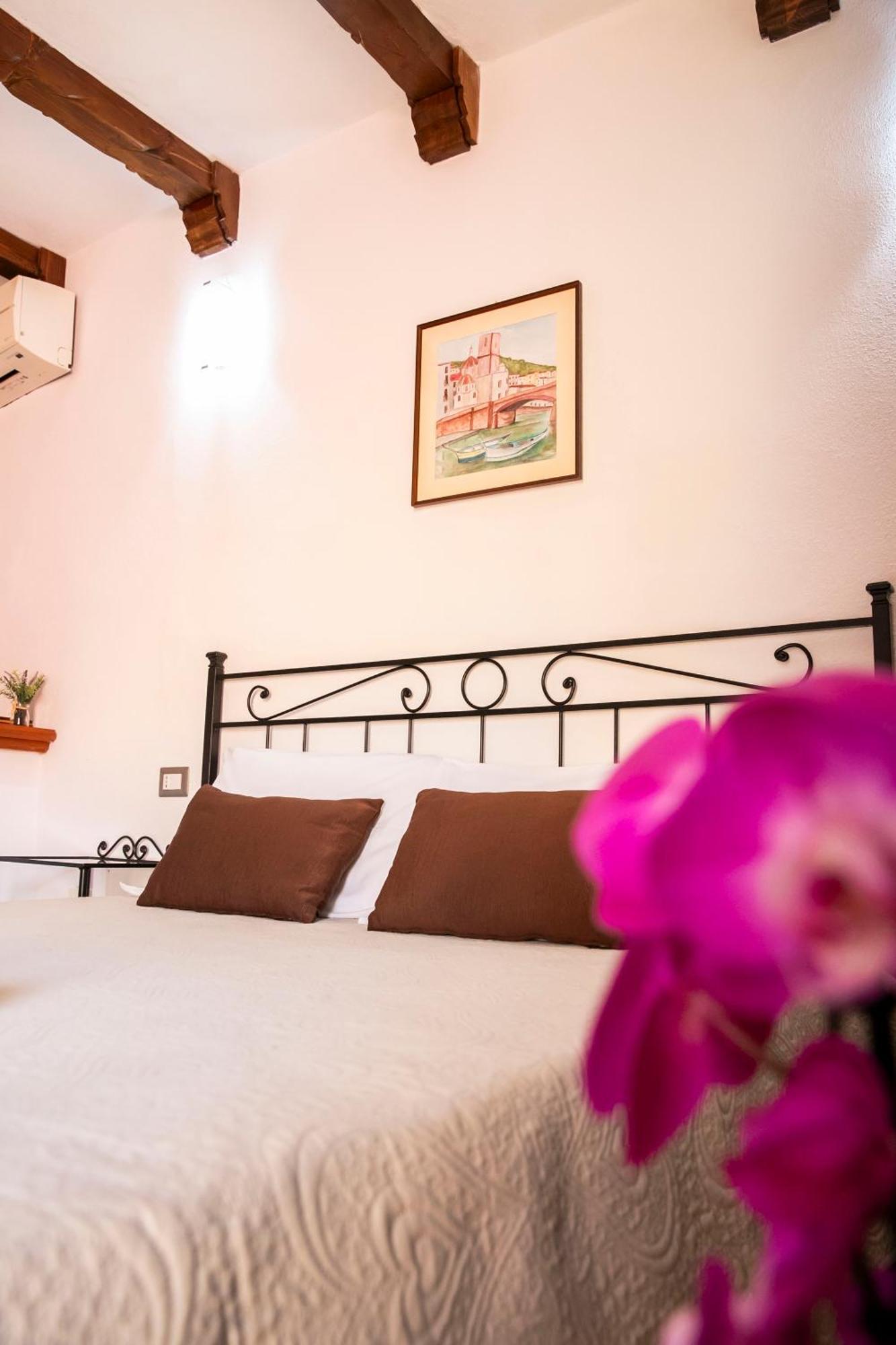 La Torre Del Pozzo Guest House Bosa Eksteriør bilde