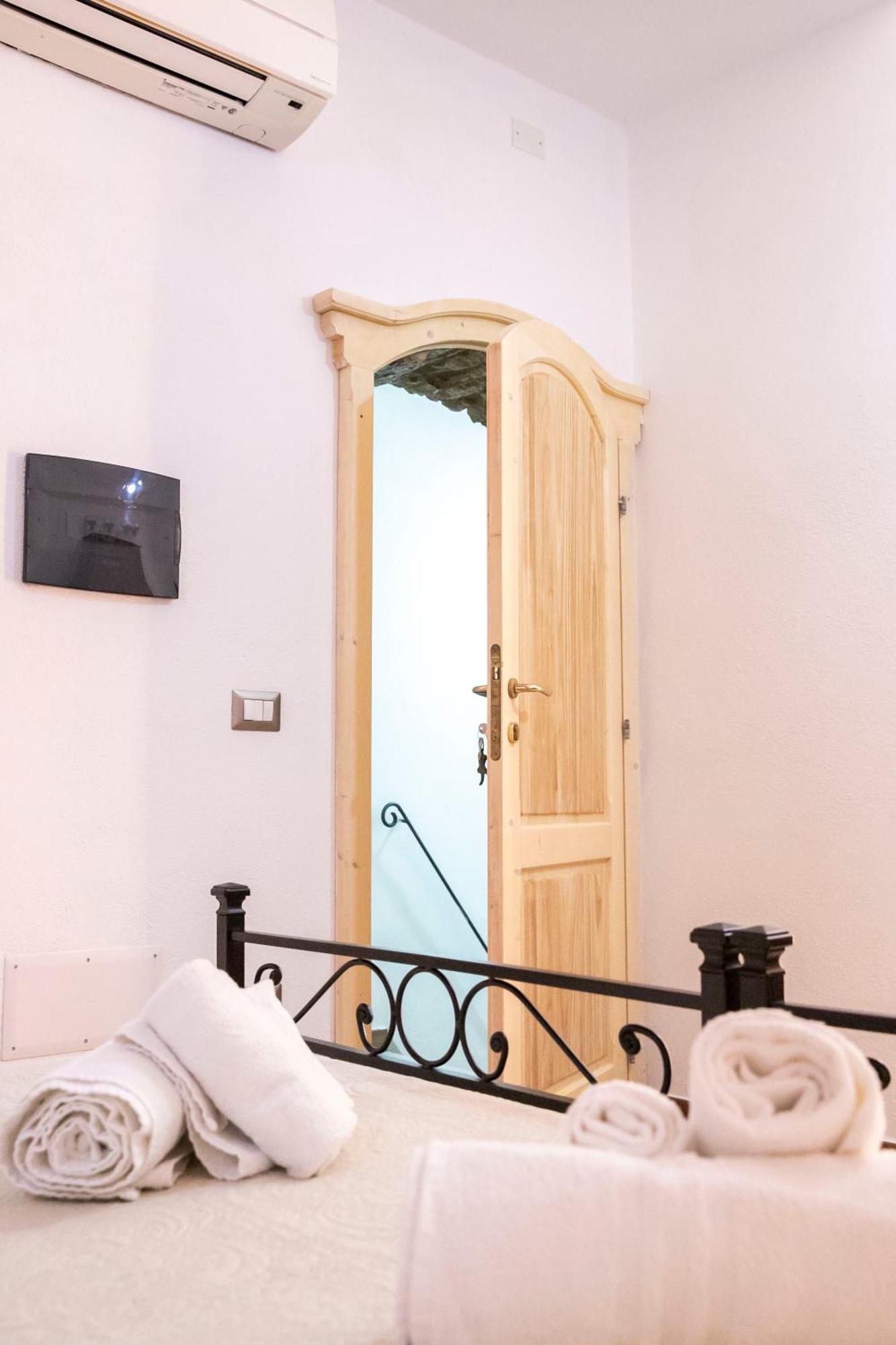 La Torre Del Pozzo Guest House Bosa Eksteriør bilde